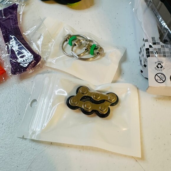 8-Piece Fidget Toy Set For Stress Relief & Focus & decompression - Picture 8 of 9